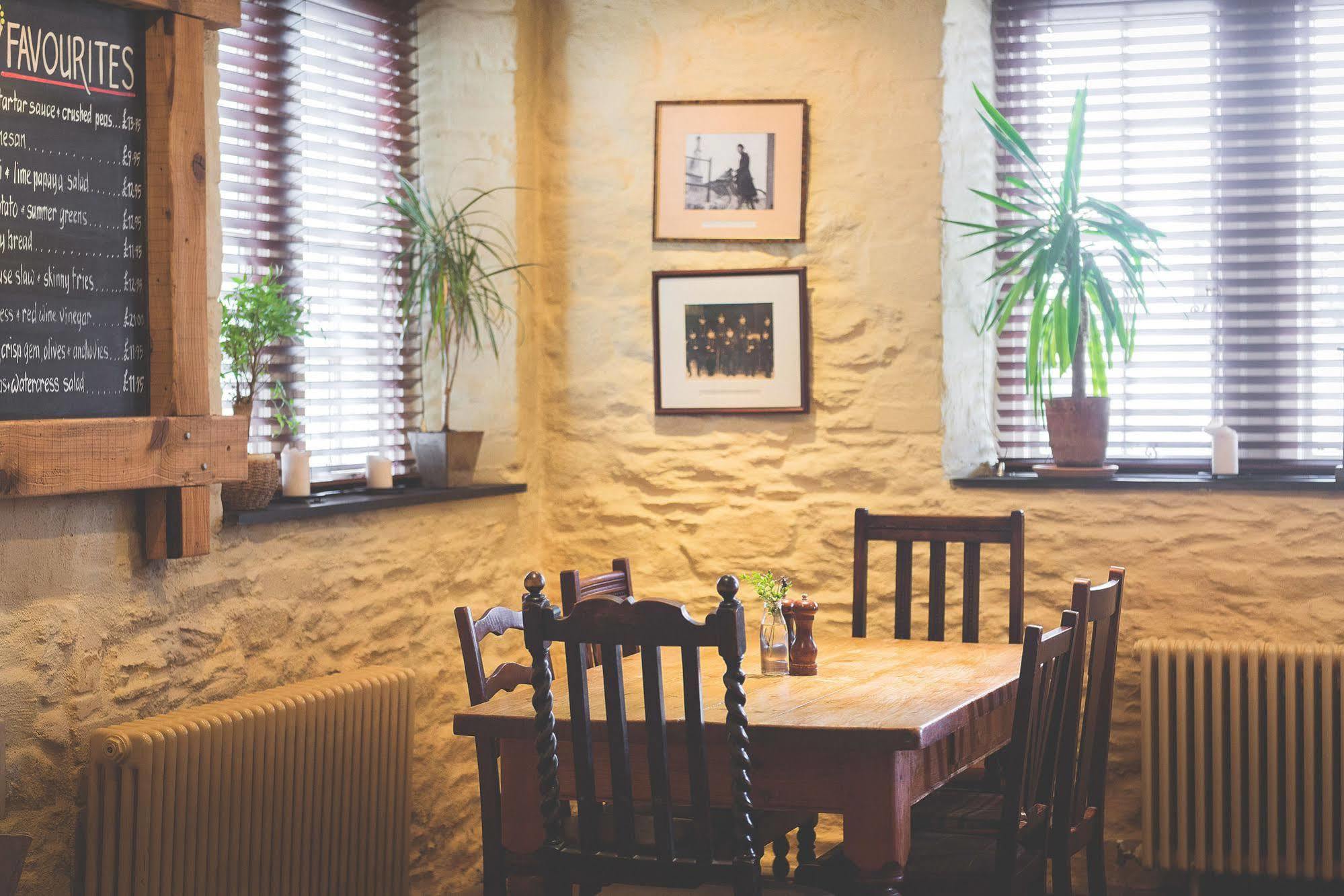 Rose & Crown Hotel Yealmpton Exterior photo